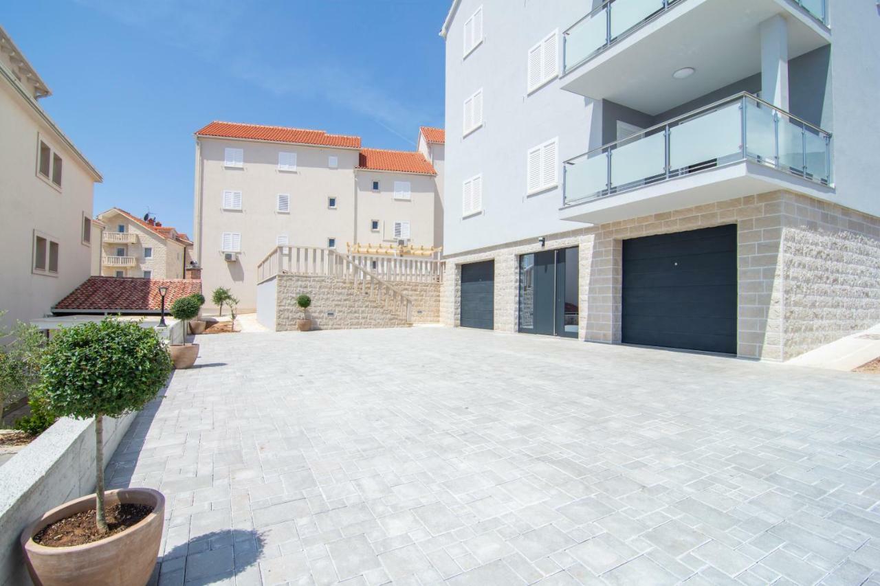 Apartments Sara 2 Bol Exterior photo